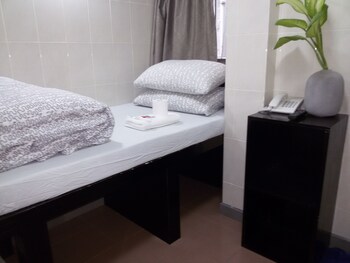 toms guest house