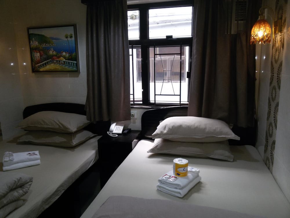 toms guest house