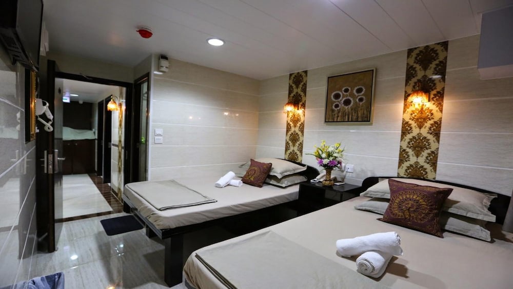 toms guest house