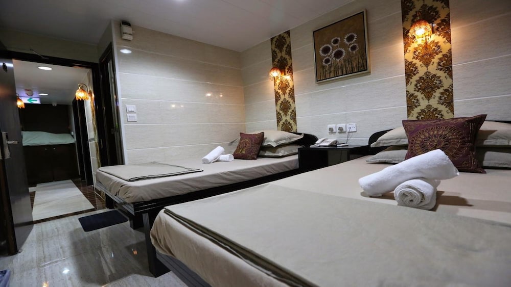 toms guest house