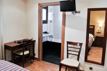 hostal y albergue haizea