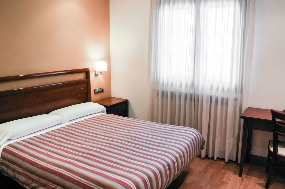 hostal y albergue haizea