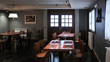 Hostal Y Albergue Haizea,,2 star