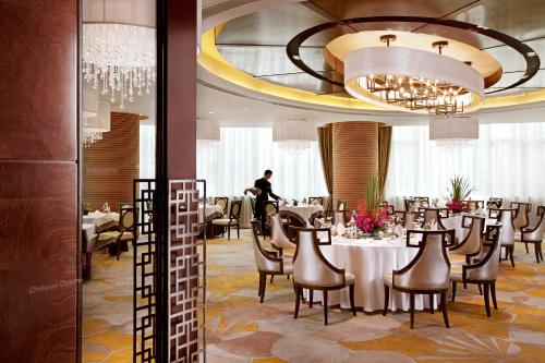 lake view hotel