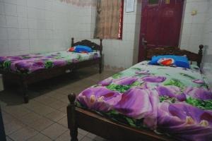 Spot On 1972 Aman Family Inn Syariah,,2 star