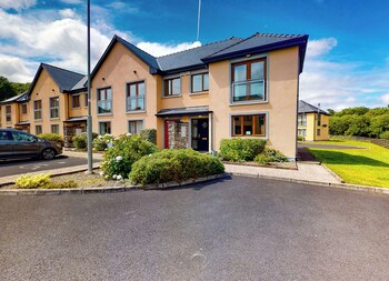 lakeside holiday homes