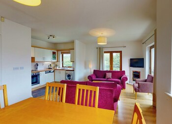 lakeside holiday homes