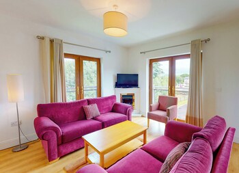 lakeside holiday homes