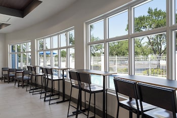 Holiday Inn Express St. Petersburg North (I-275) By Ihg,St. Petersburg - Clearwater>>St. Petersburg,3 star