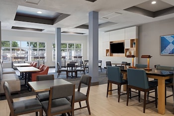 Holiday Inn Express St. Petersburg North (I-275) By Ihg,St. Petersburg - Clearwater>>St. Petersburg,3 star