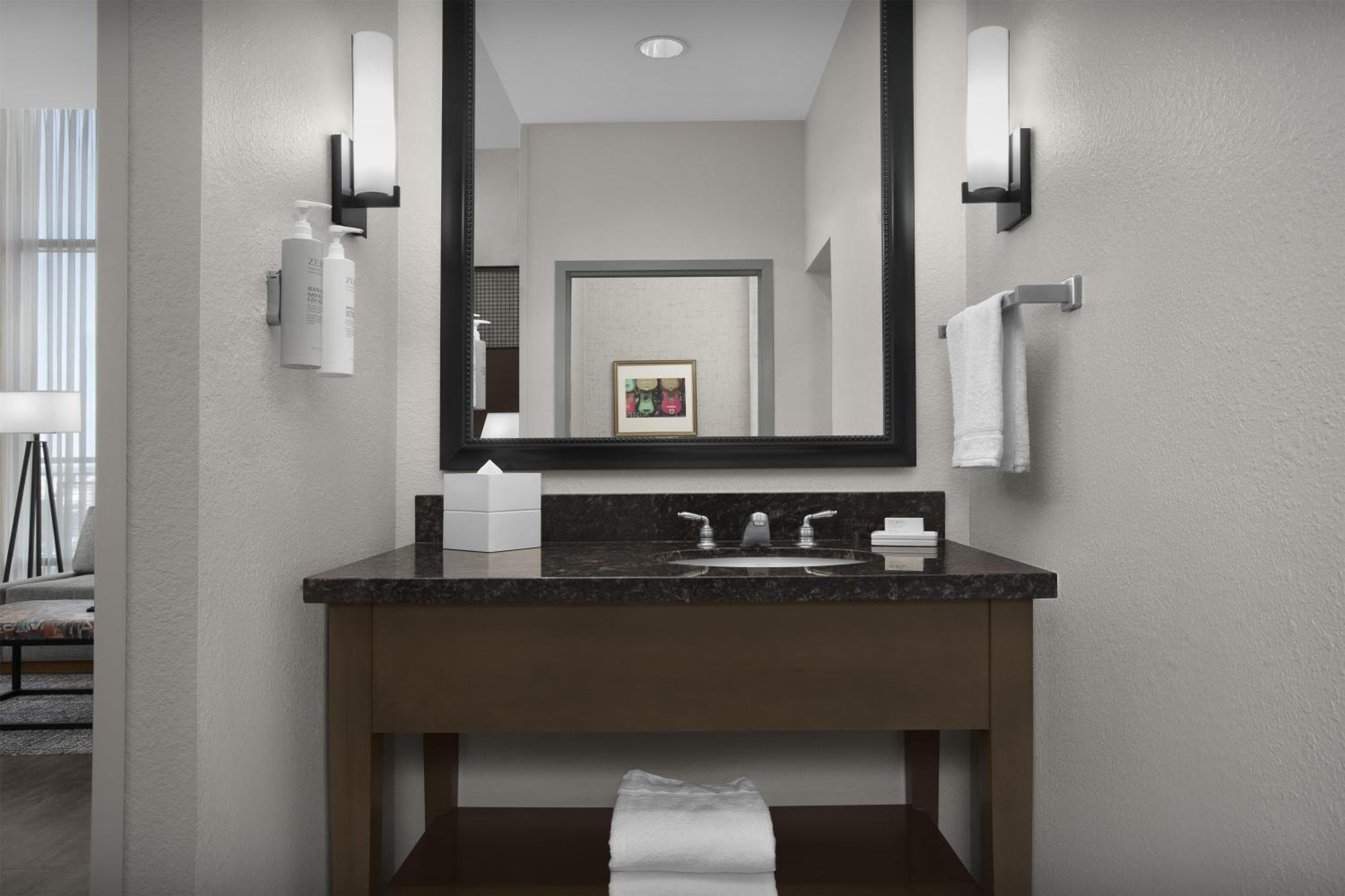 hampton inn and suites austin the university capitol