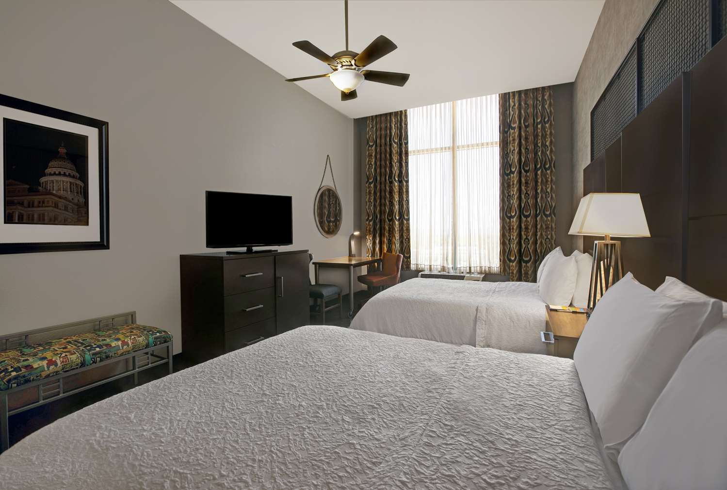 hampton inn and suites austin the university capitol