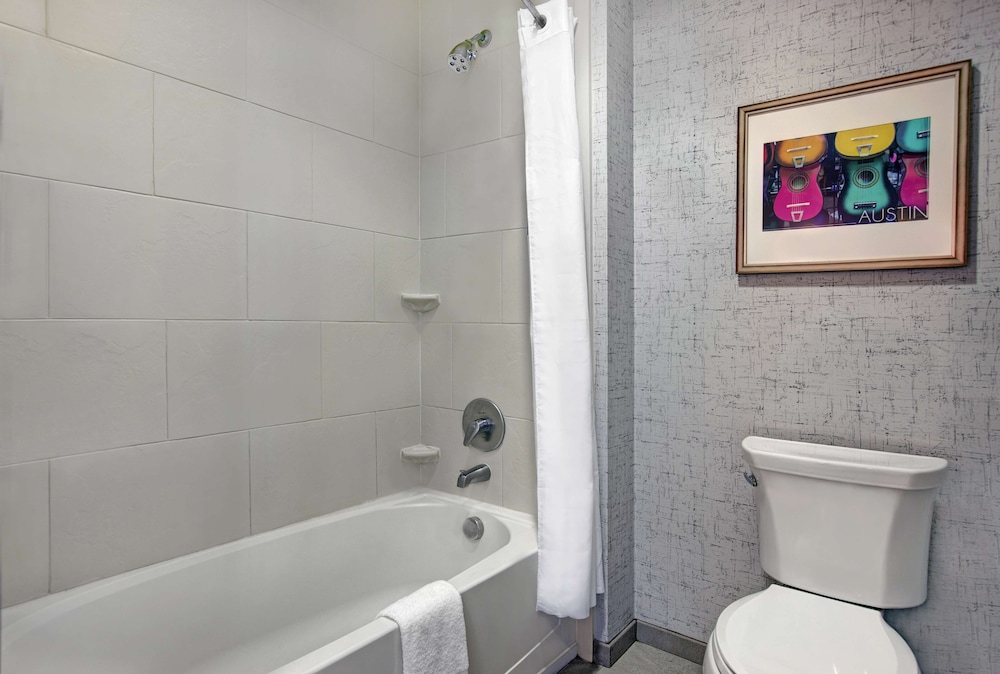 hampton inn and suites austin the university capitol