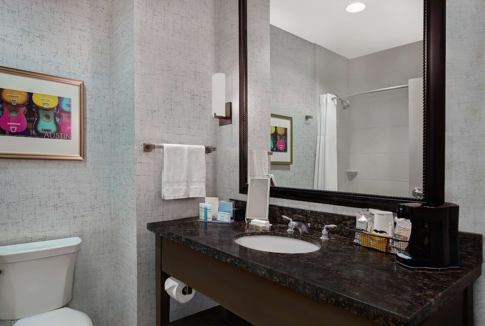 hampton inn and suites austin the university capitol