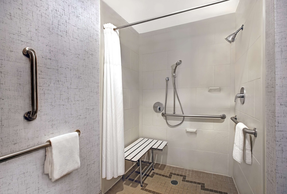 hampton inn and suites austin the university capitol