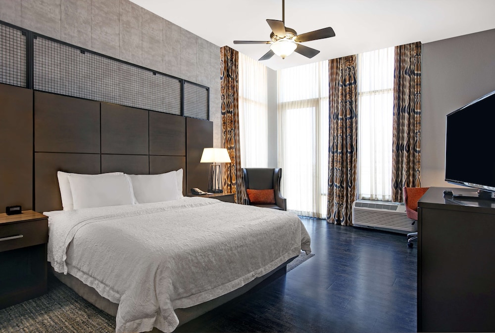 hampton inn and suites austin the university capitol