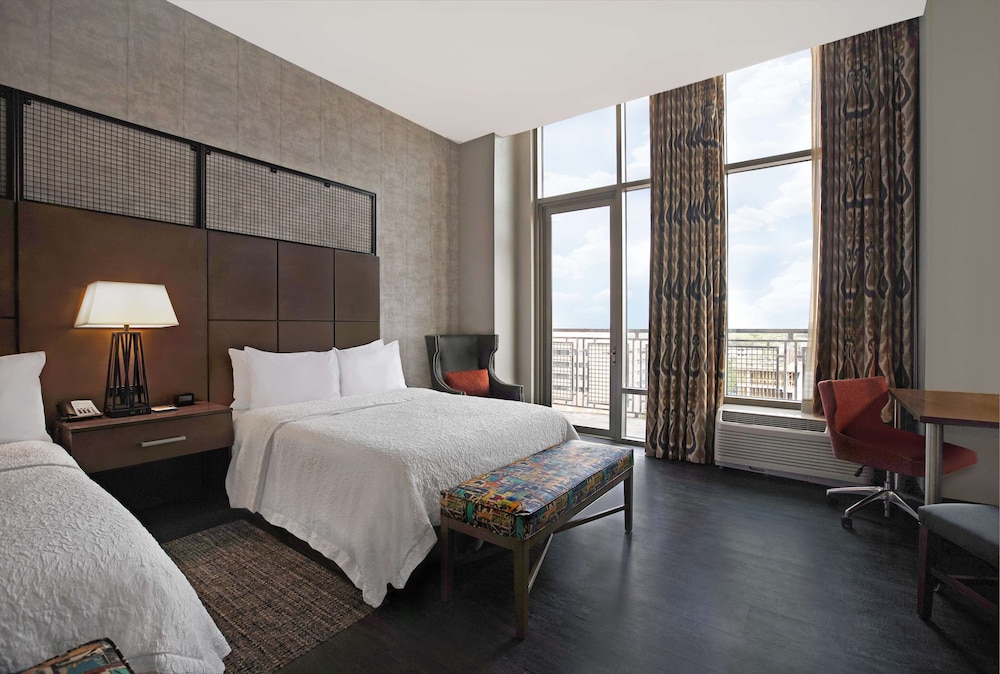 hampton inn and suites austin the university capitol