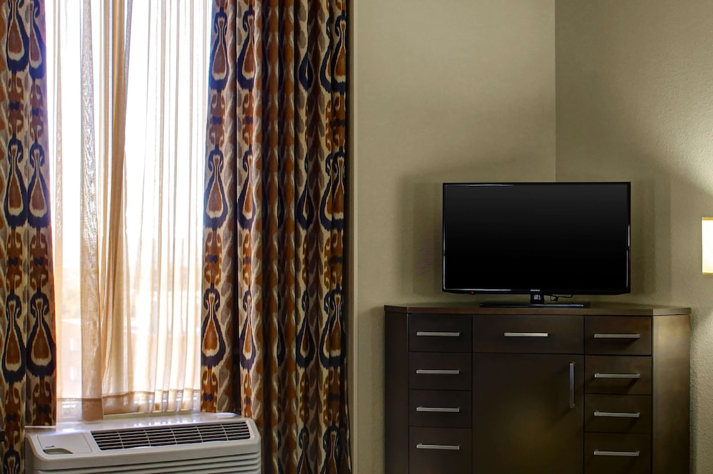 hampton inn and suites austin the university capitol
