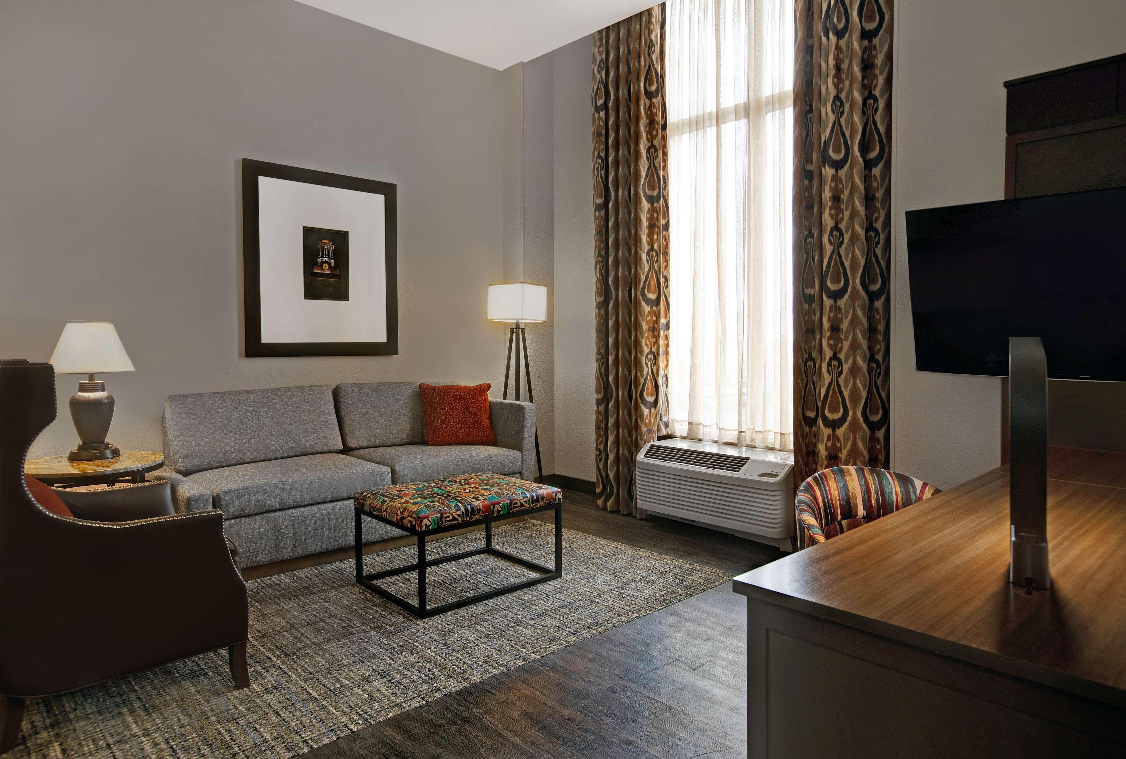 hampton inn and suites austin the university capitol