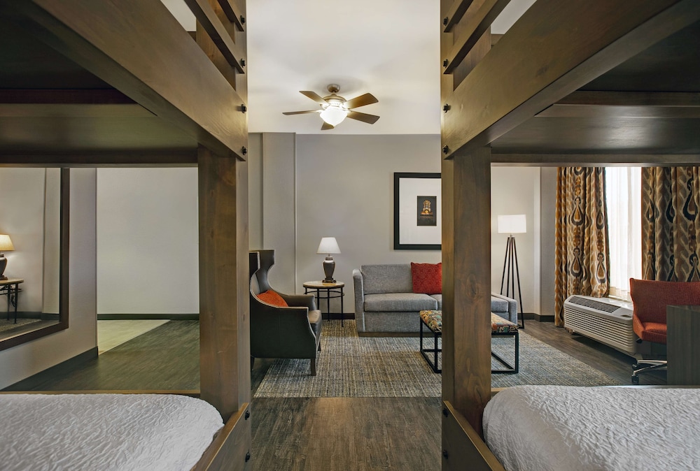 hampton inn and suites austin the university capitol