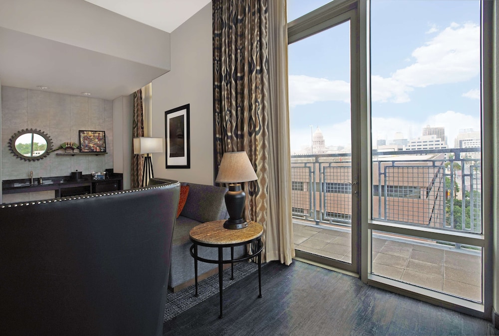 hampton inn and suites austin the university capitol