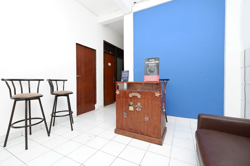 spot on 1942 asia residence syariah hostel