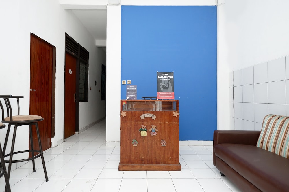 spot on 1942 asia residence syariah hostel