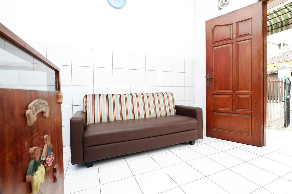 spot on 1942 asia residence syariah hostel