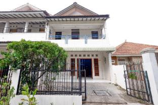 spot on 1942 asia residence syariah hostel