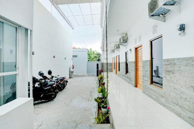 spot on 1942 asia residence syariah hostel