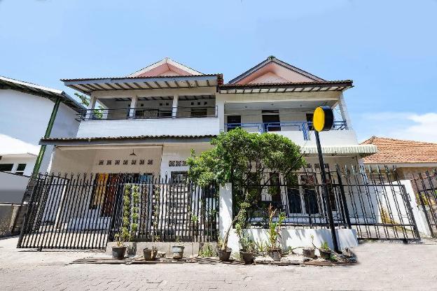 spot on 1942 asia residence syariah hostel