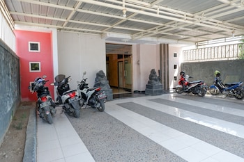 reddoorz near gor wisanggeni