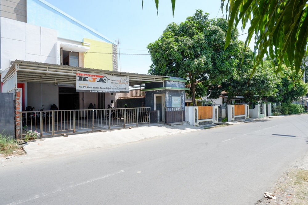 reddoorz near gor wisanggeni