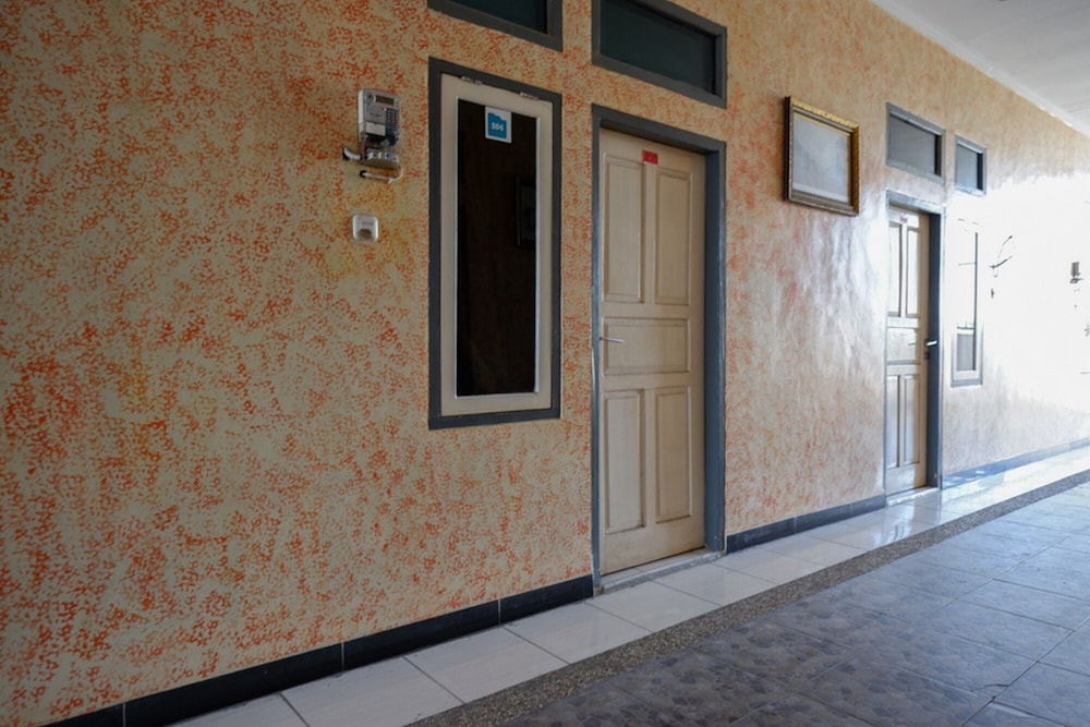 reddoorz near gor wisanggeni