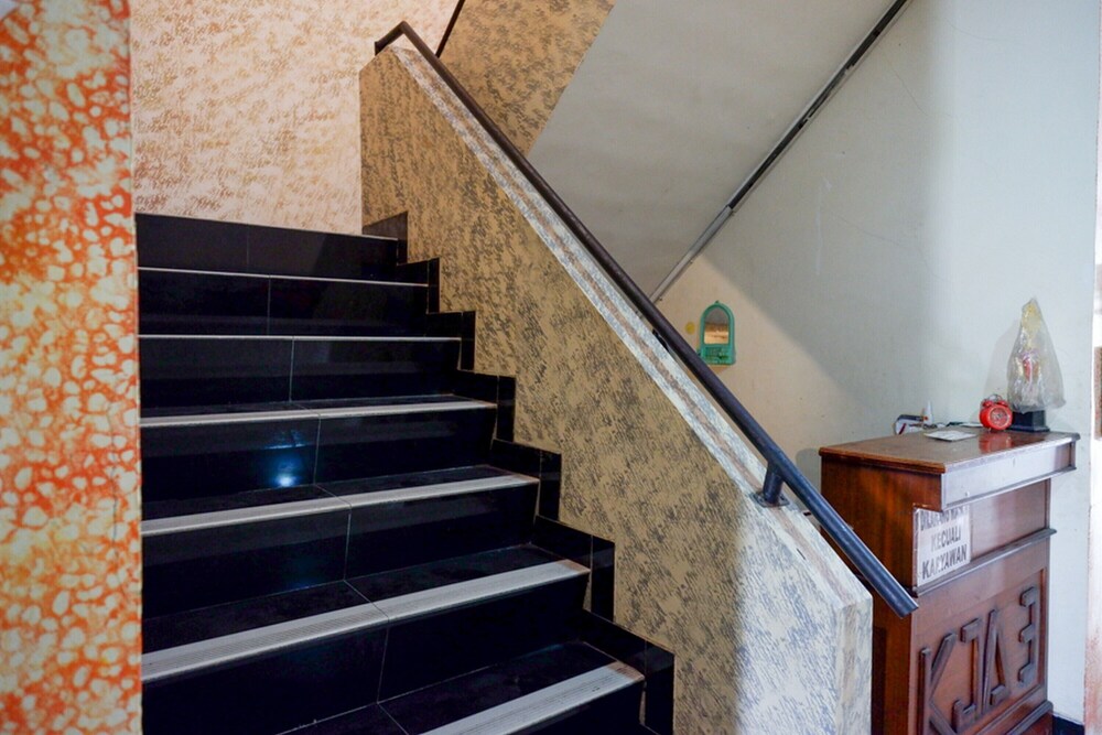 reddoorz near gor wisanggeni