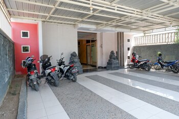 reddoorz near gor wisanggeni