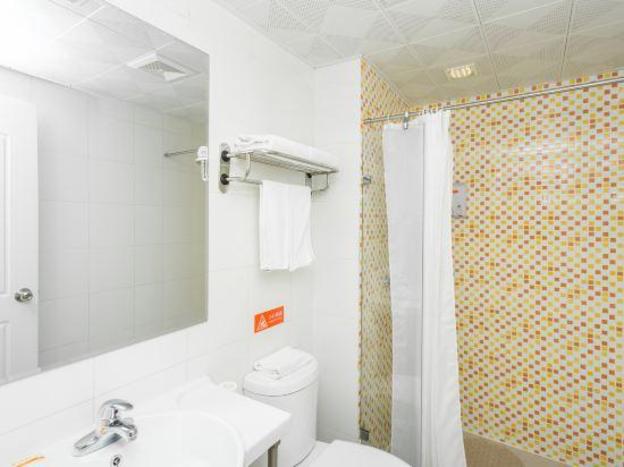 home inn linyi dongxing road airport hotel