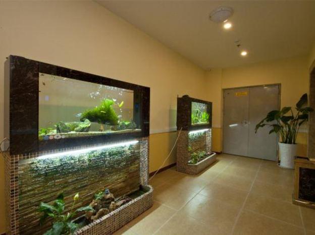 home inn linyi dongxing road airport hotel