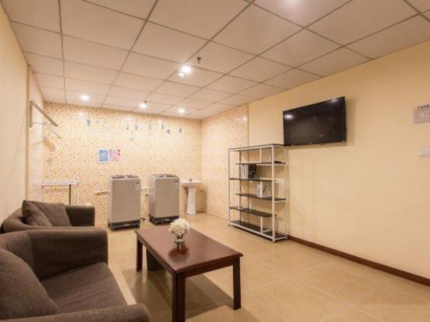 home inn linyi dongxing road airport hotel