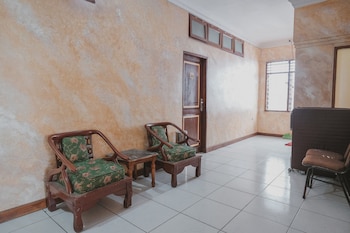 reddoorz plus near istana maimun medan