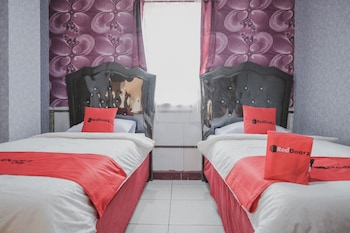 reddoorz plus near istana maimun medan