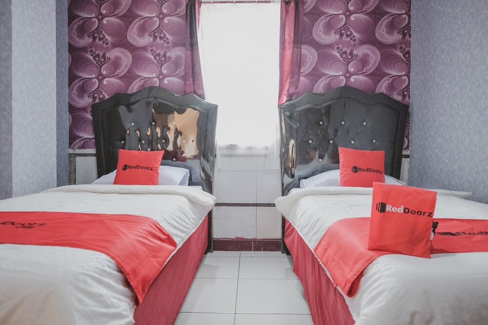 reddoorz plus near istana maimun medan