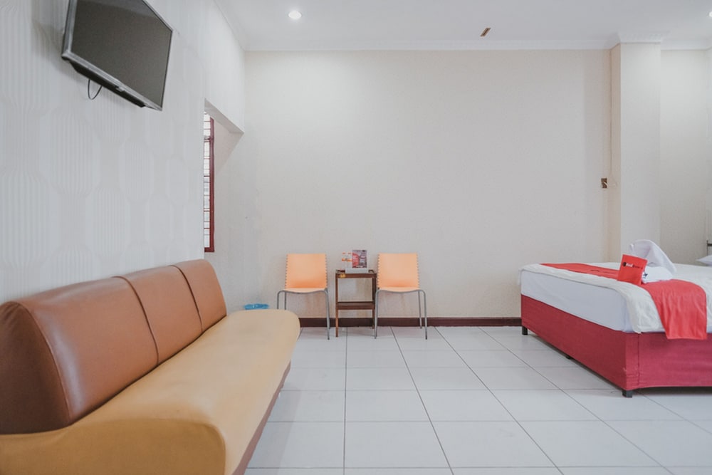 reddoorz plus near istana maimun medan