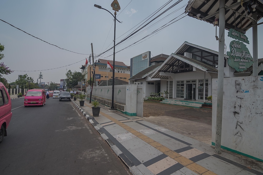 reddoorz jalan r e martadinata sukabumi