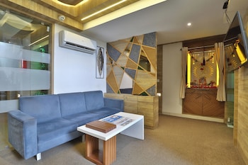 hotel the grand shivay