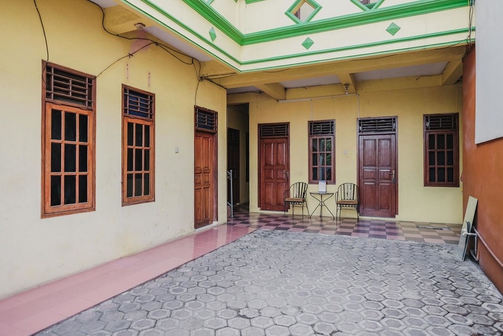 reddoorz syariah near stadion maulana yusuf