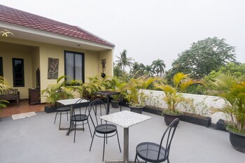 reddoorz syariah plus near trans studio cibubur