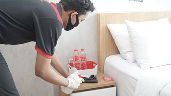 reddoorz plus near gandaria city mall 2