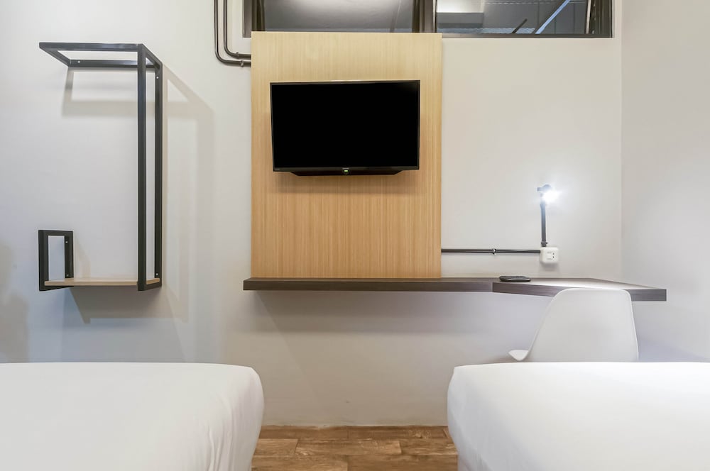 reddoorz plus near gandaria city mall 2