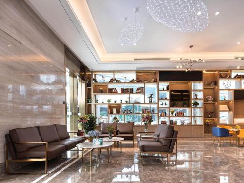 kyriad marvelous hotel luoding huanshi east road